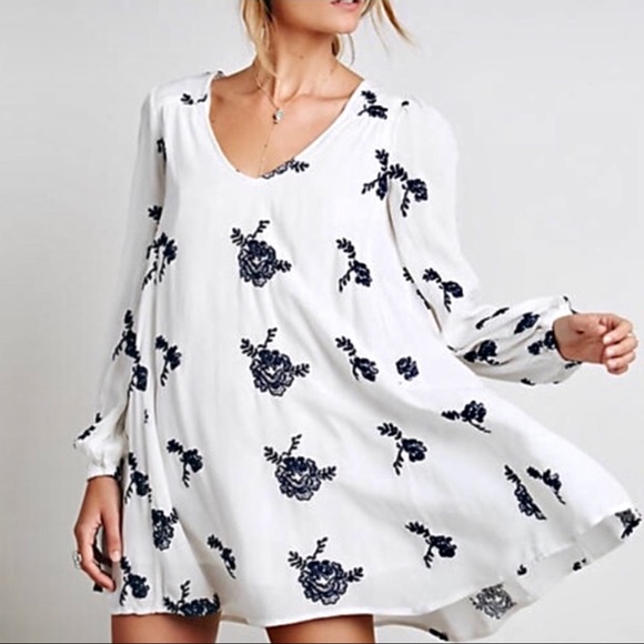 Free People Dresses & Skirts - 🎉HP🎉Free People Dress White Black Embroidery